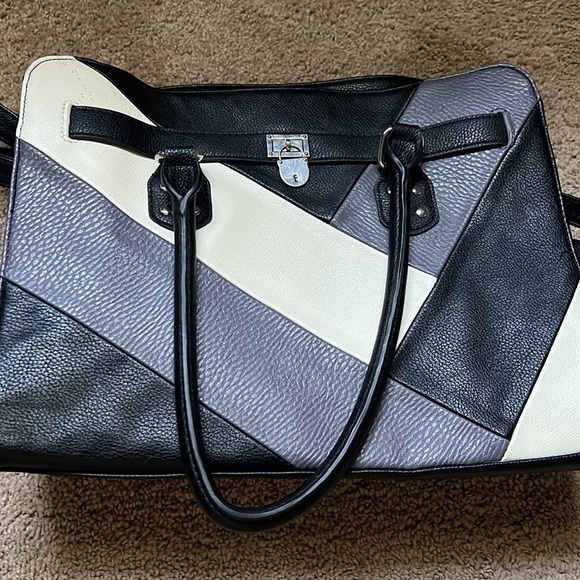 Handbag - Picture 8 of 9